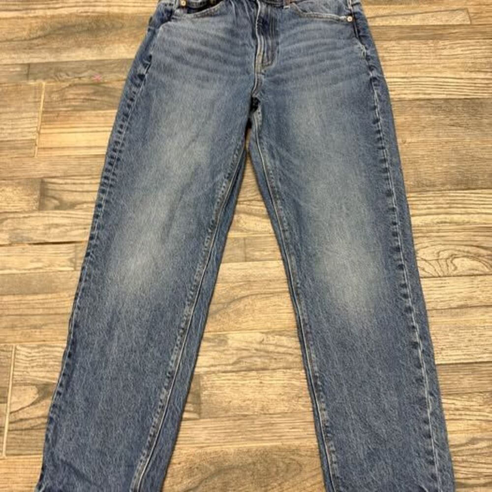 American Eagle Women’s Super High Rise Straight jeans - size 6 x 28